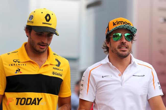 雷诺车队鏖战阿斯顿马丁，塞恩斯统治全场