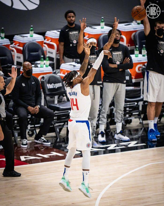 国王逆转爵士，乔治带队取胜