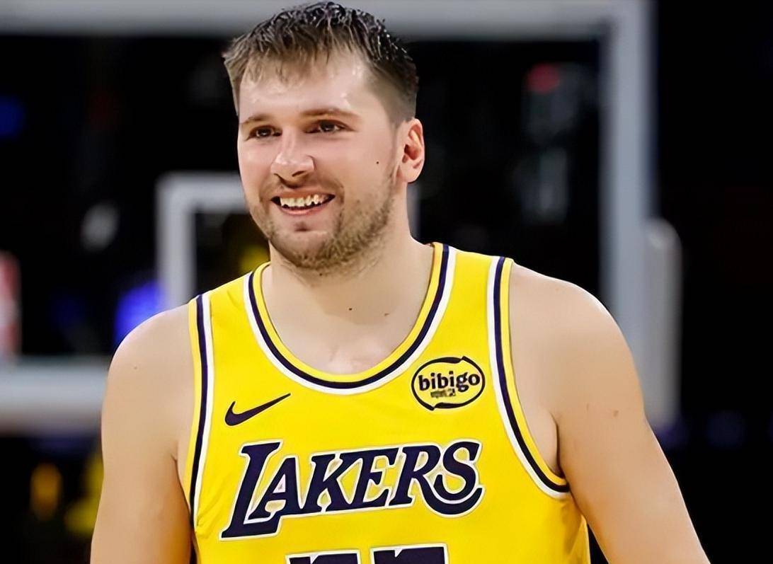 深圳队鏖战篮网，东契奇高光表现