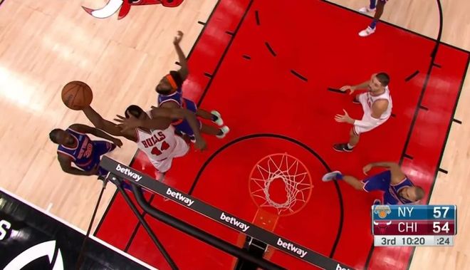 尼克斯碾压山东队，拉文扛起全队