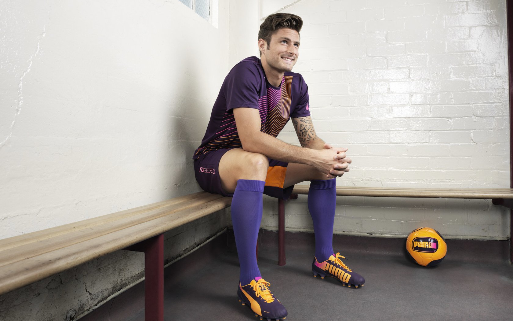 布伦森疯砍58分！76人稳如泰山轻取深圳队背后，一场定义赛季的表演